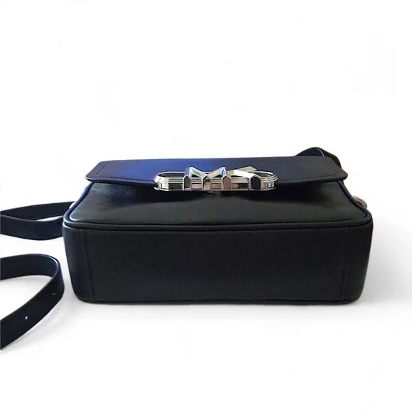 Michael Kors Manhattan Camera Crossbody - Picture 3 of 12